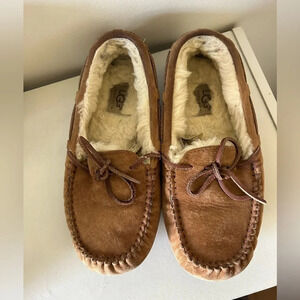 UGG‎  Dakota Chestnut Slippers